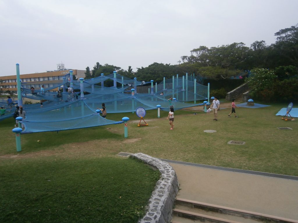 美ら海水族館　ネット広場